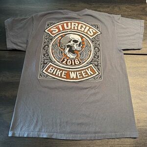Gray Short Sleeve Tee with Vintage Skull Design